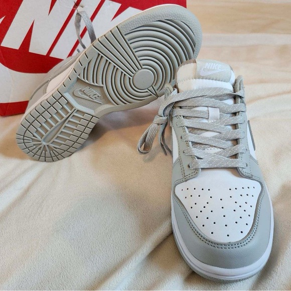 New in box. No tag. Size 8.5 women’s grey Nike dunk low retro - Picture 2 of 2